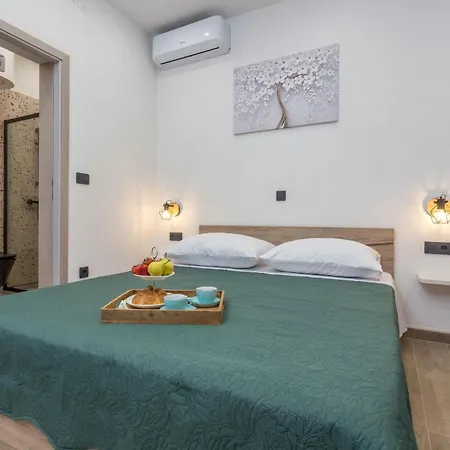 By The Sea Cove Zastupac, Hvar - 8761 Apartment Hvar Town