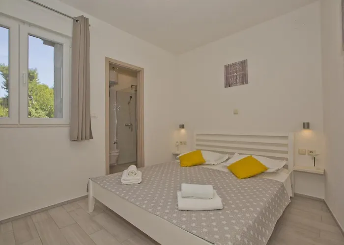 By The Sea Cove Zastupac, Hvar - 8761 *